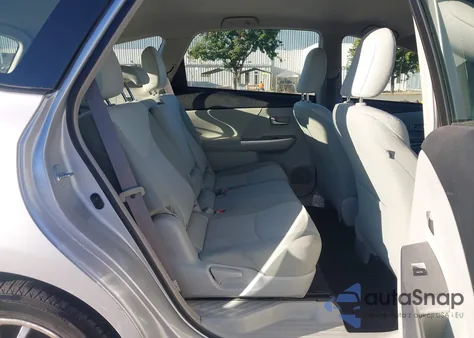 2014 Toyota Prius V Three z USA, uszkodzony, nr VIN JTDZN3EU2EJ011864